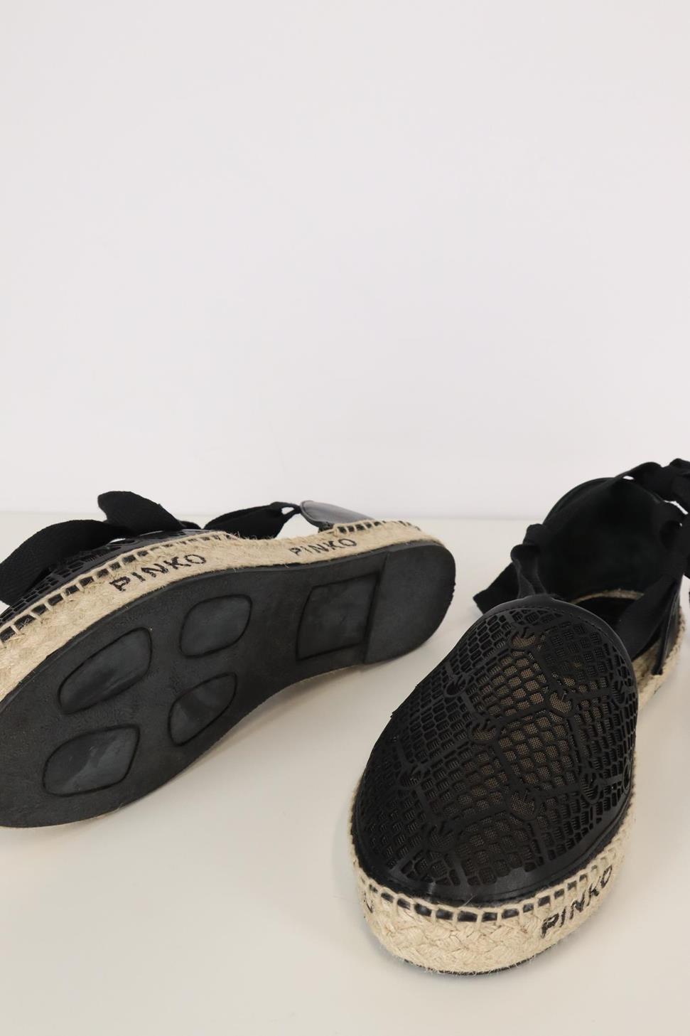 Sandalen in Schwarz Pinko